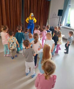 Read more about the article Zabawy z Minionkiem – drugi dzień obchodów 50 URODZIN PRZEDSZKOLA