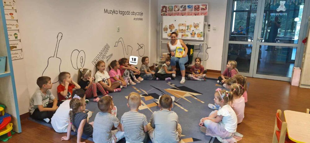 You are currently viewing „Goście czytają dzieciom”